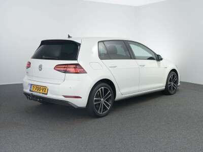 Volkswagen-Golf-1