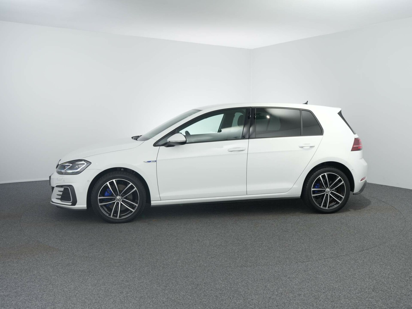 Volkswagen-Golf-12