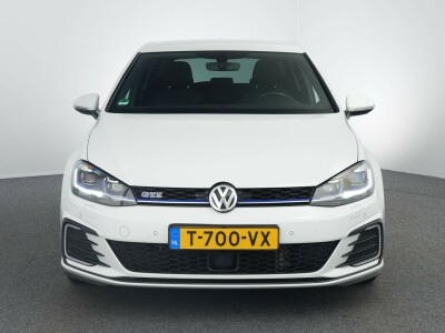 Volkswagen-Golf-4