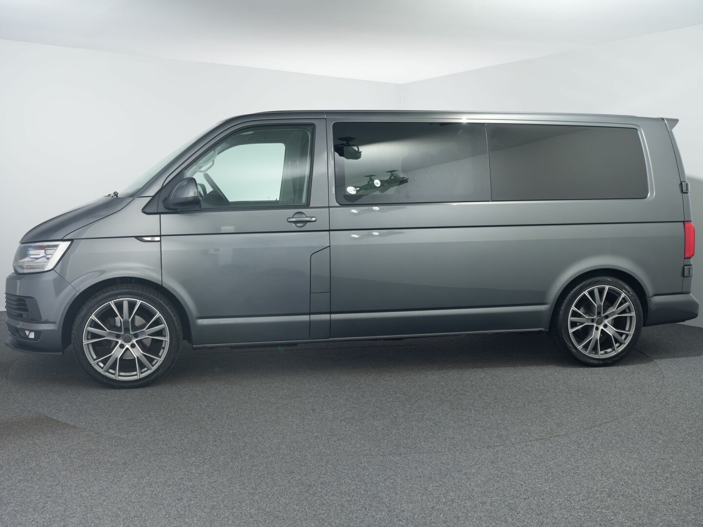 Volkswagen-Transporter-12