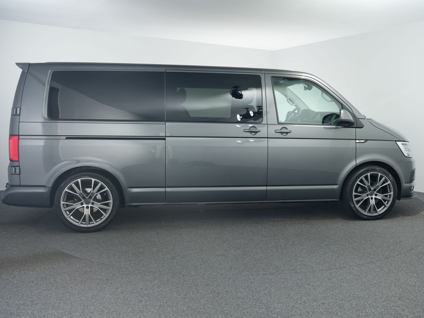 Volkswagen-Transporter-13