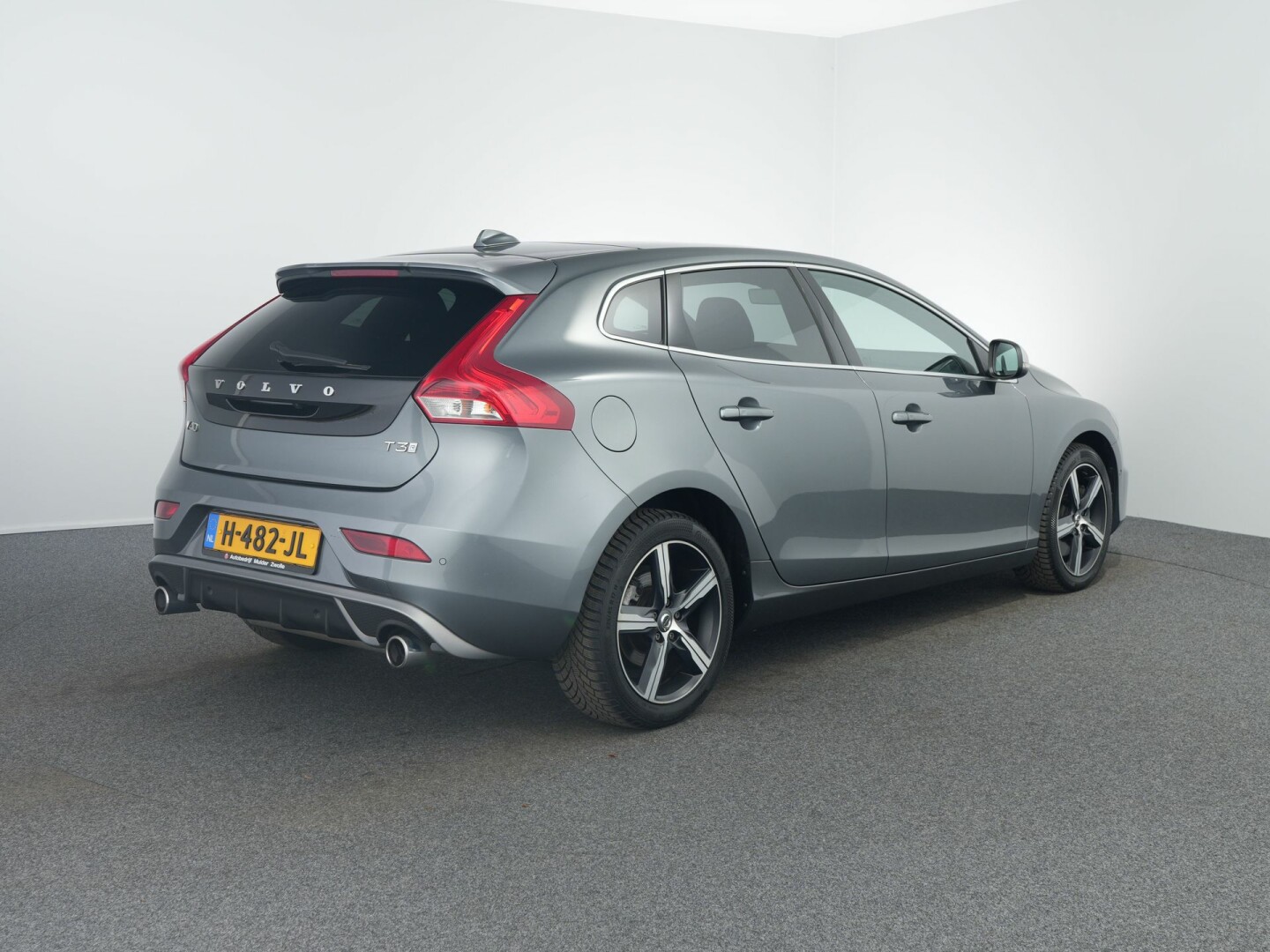 Volvo-V40-1