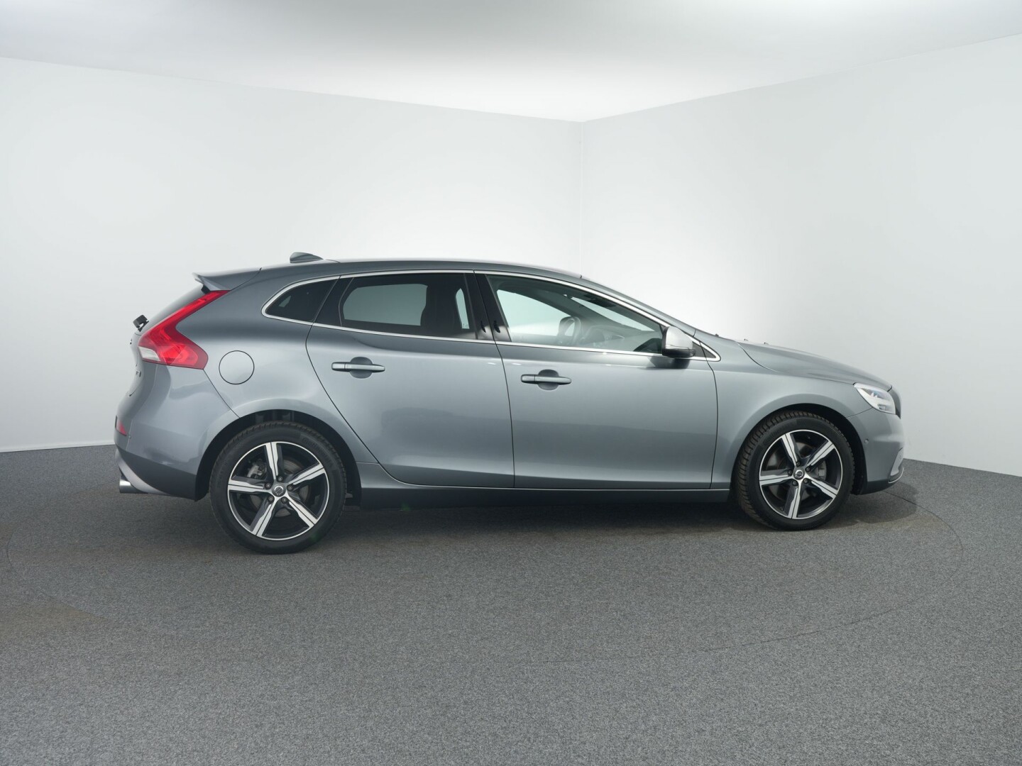 Volvo-V40-13