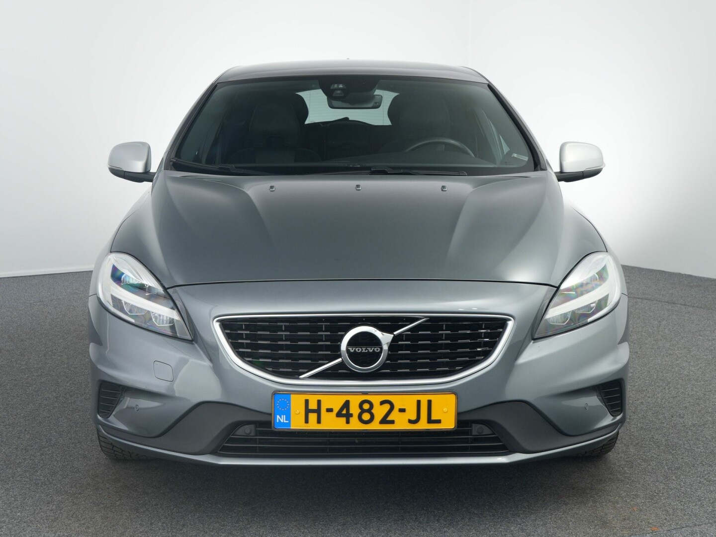 Volvo-V40-4