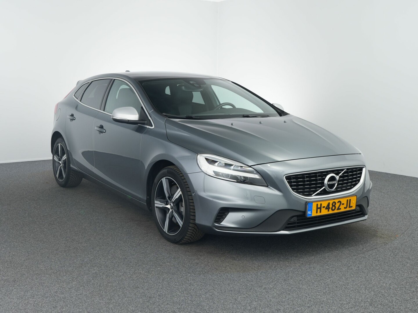 Volvo-V40-8